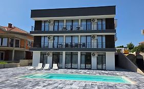 Lakeview Apartments